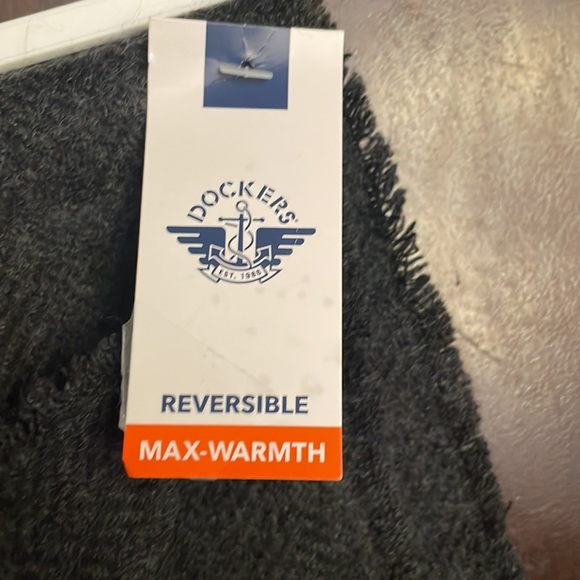 NWT Dockers Reversible scarf - Picture 4 of 5